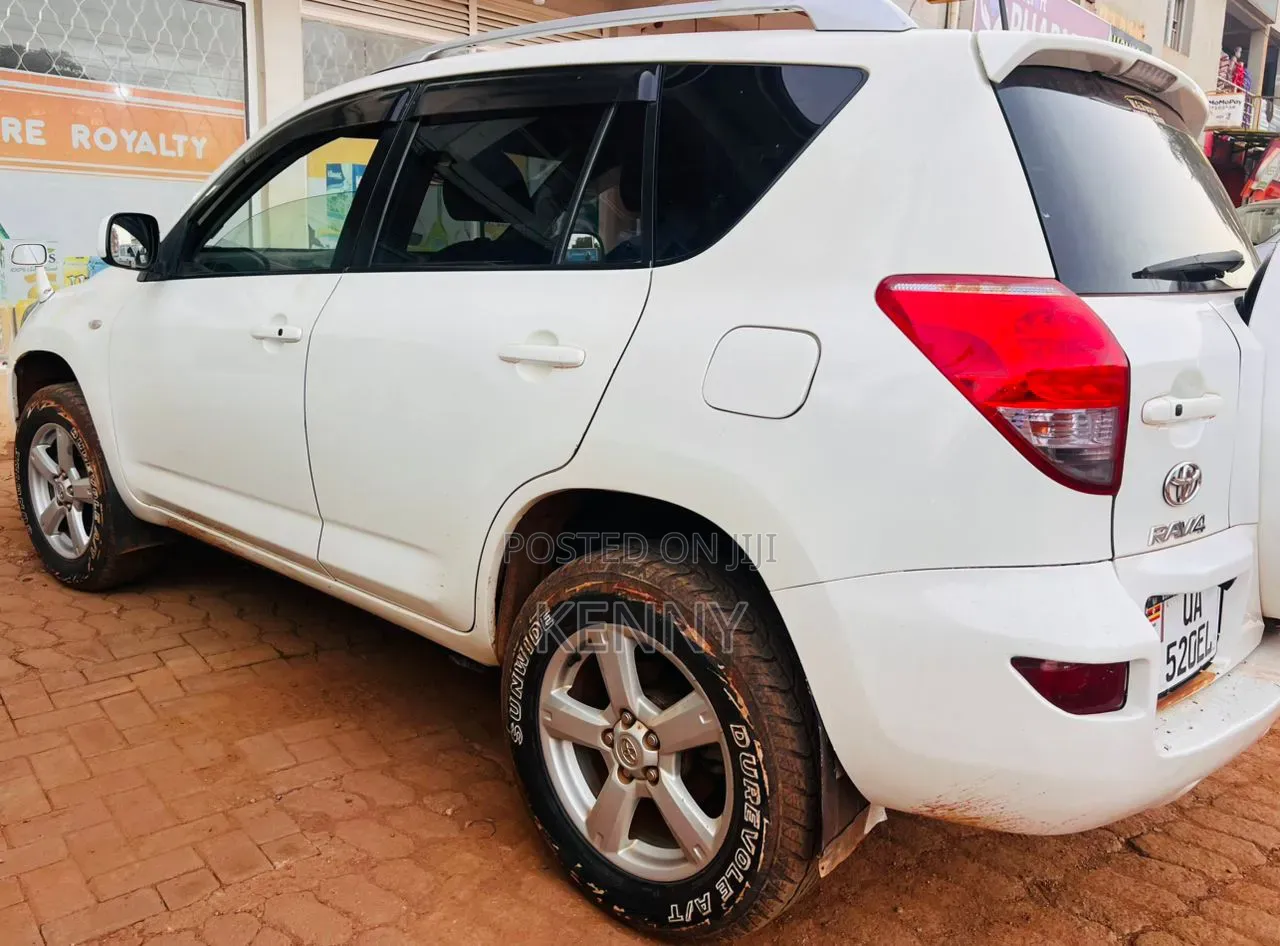 Toyota RAV4 2011 White