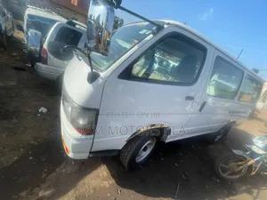 Toyota HiAce 2000 White
