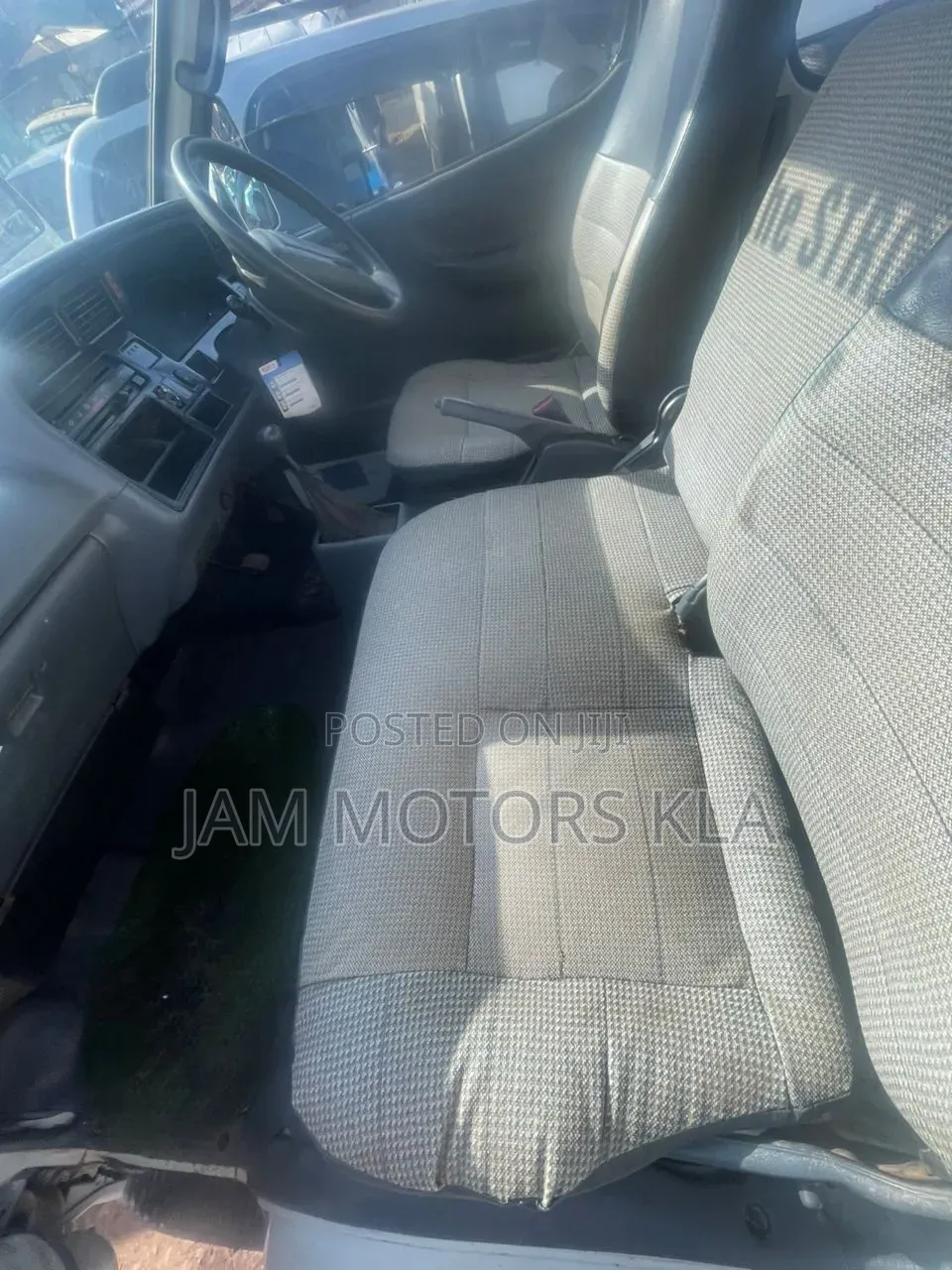 Toyota HiAce 2000 White
