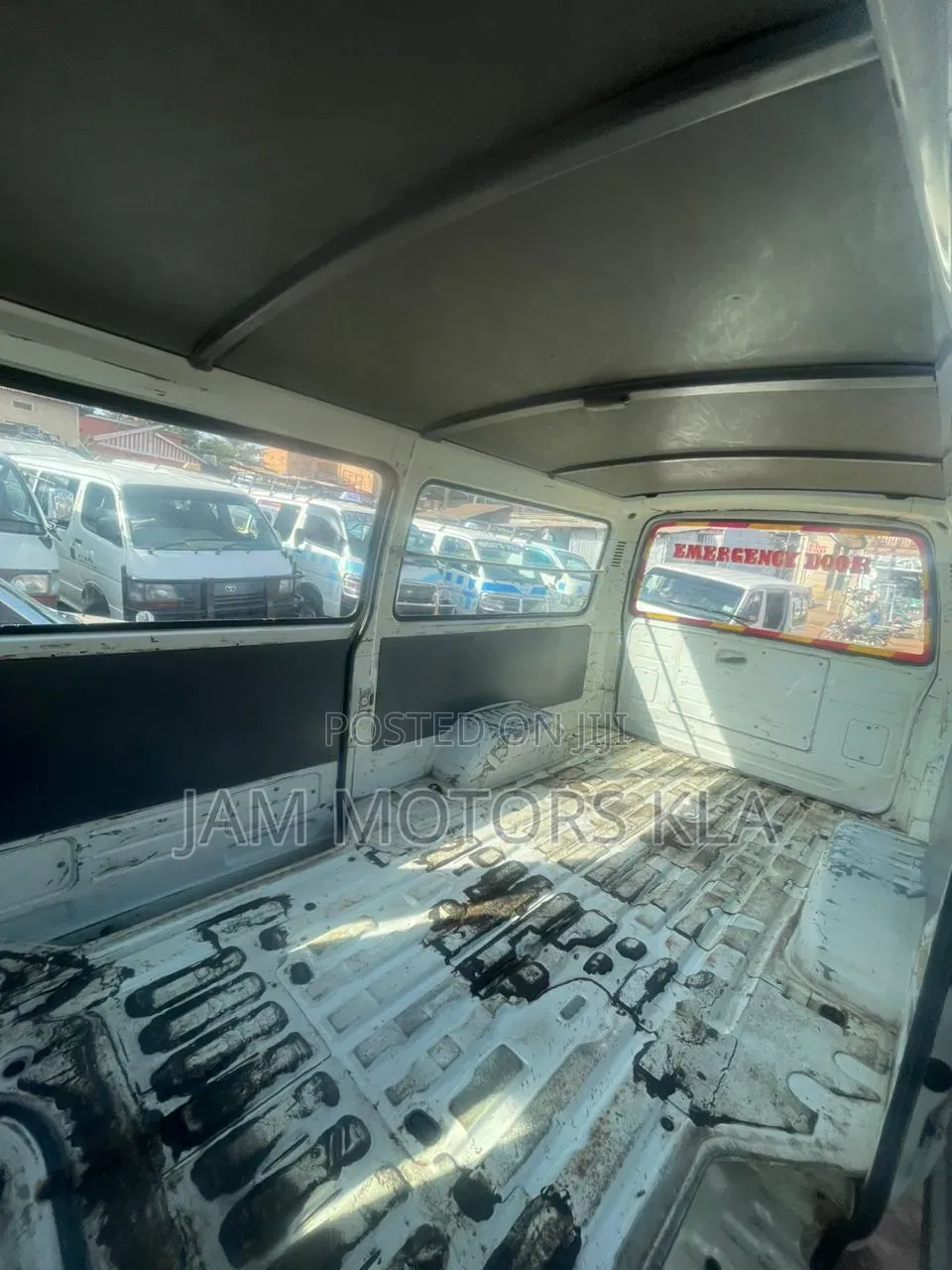 Toyota HiAce 2000 White