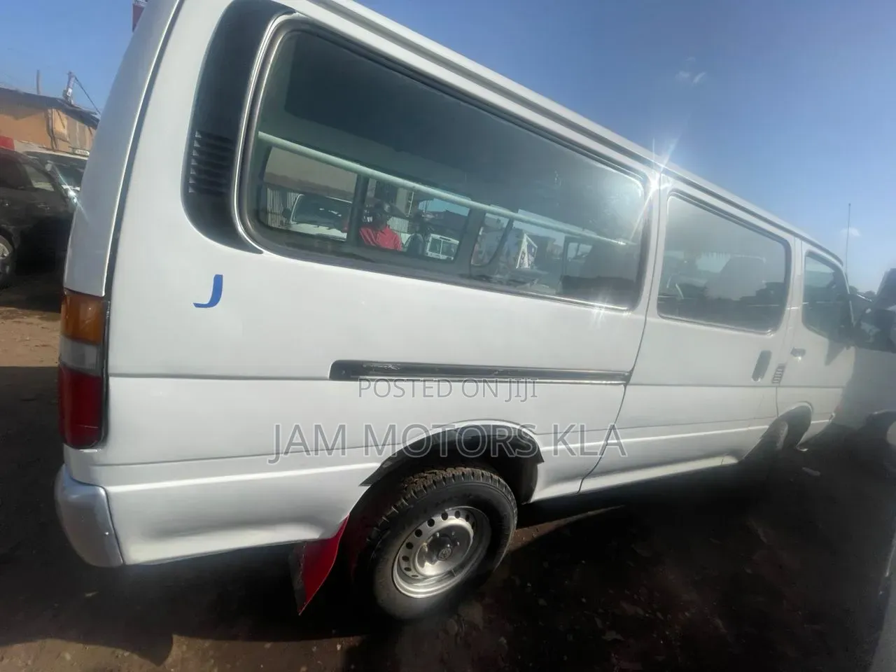 Toyota HiAce 2000 White