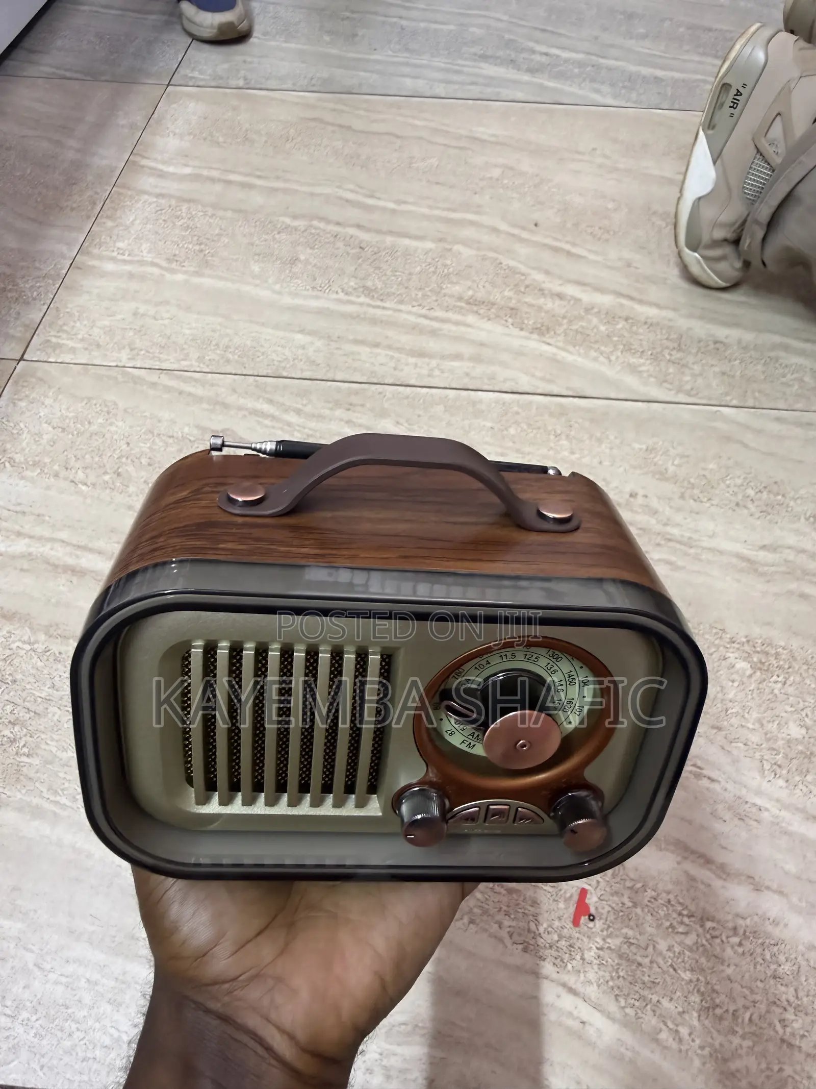 Vintage Style Portable 3-Band Fm/Am/Sw Radio Bluetooth Speaker