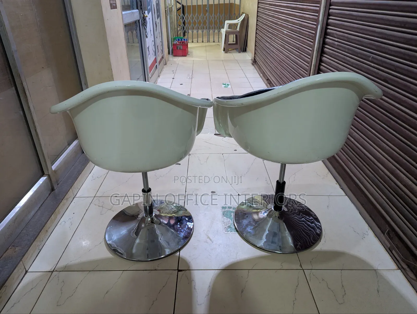 Simple Adjustable Salon Chairs, Price For Each Piece