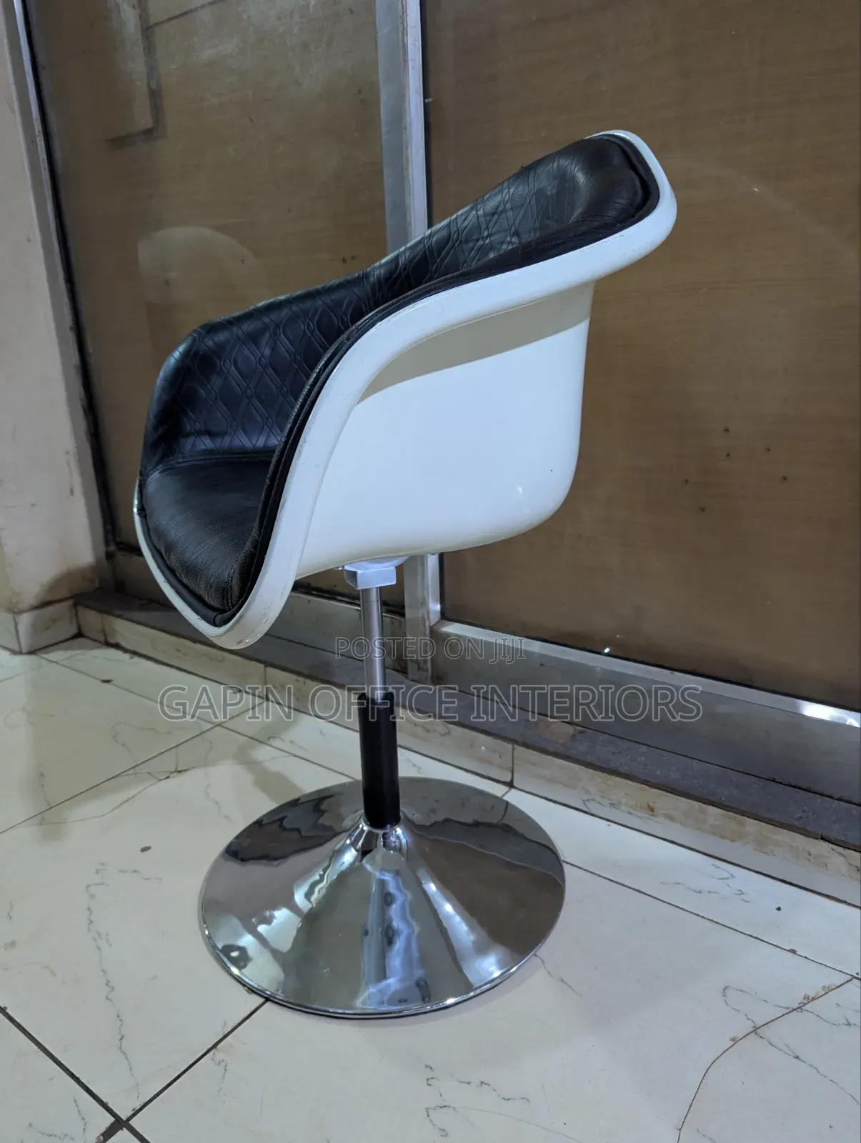 Salon Chair With A Big Base Plate And Adjustable Height