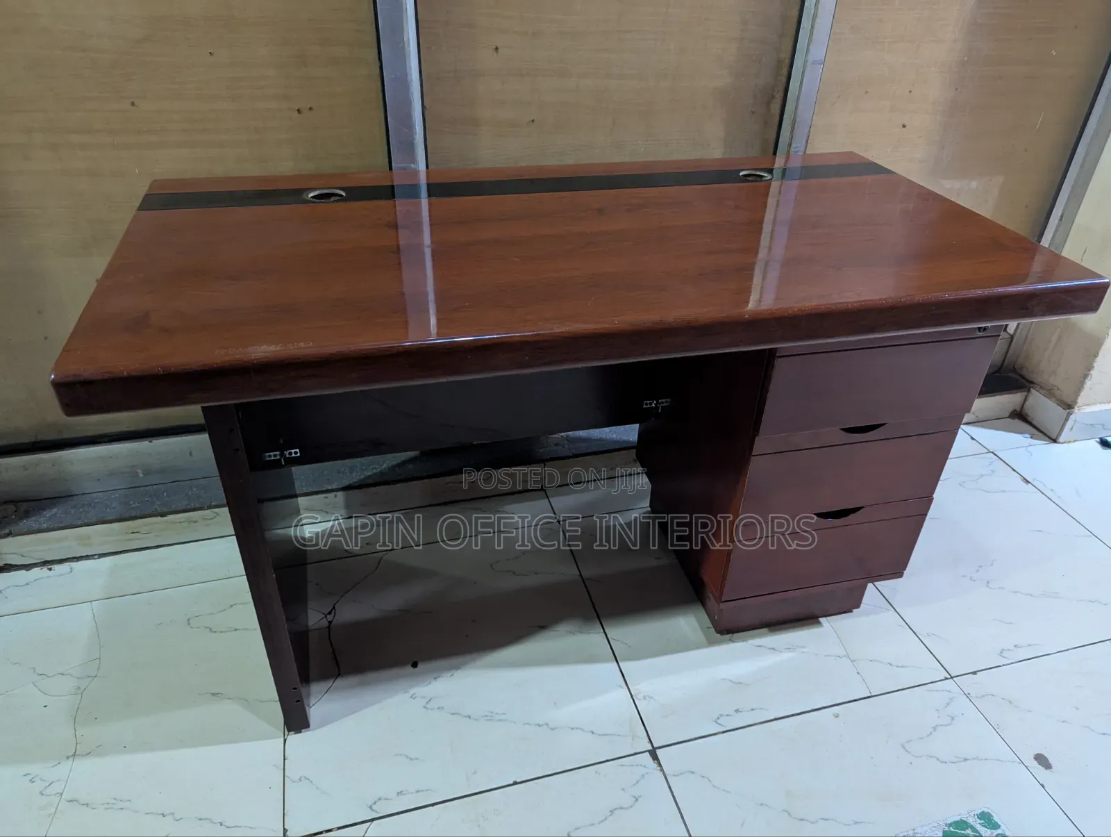 Second Hand Office Table// Office Desk With Size 140cm // 1.4 Metres