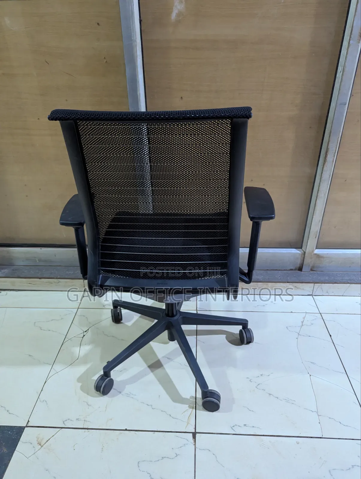 Non// Not Adjustable but Movable Office Chair With a Back Mesh