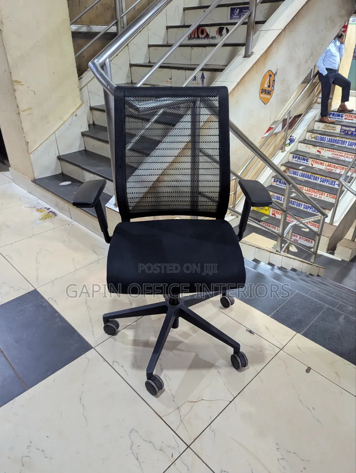 Non// Not Adjustable but Movable Office Chair With a Back Mesh