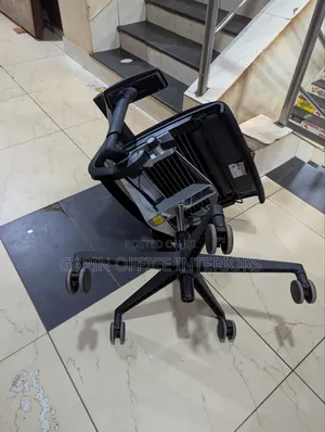 Non// Not Adjustable but Movable Office Chair With a Back Mesh