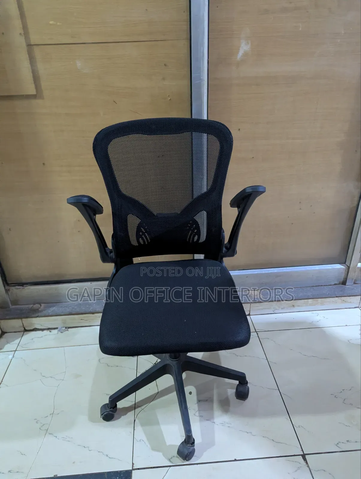 Simple Mesh Back Office Chair With Movable Armrets