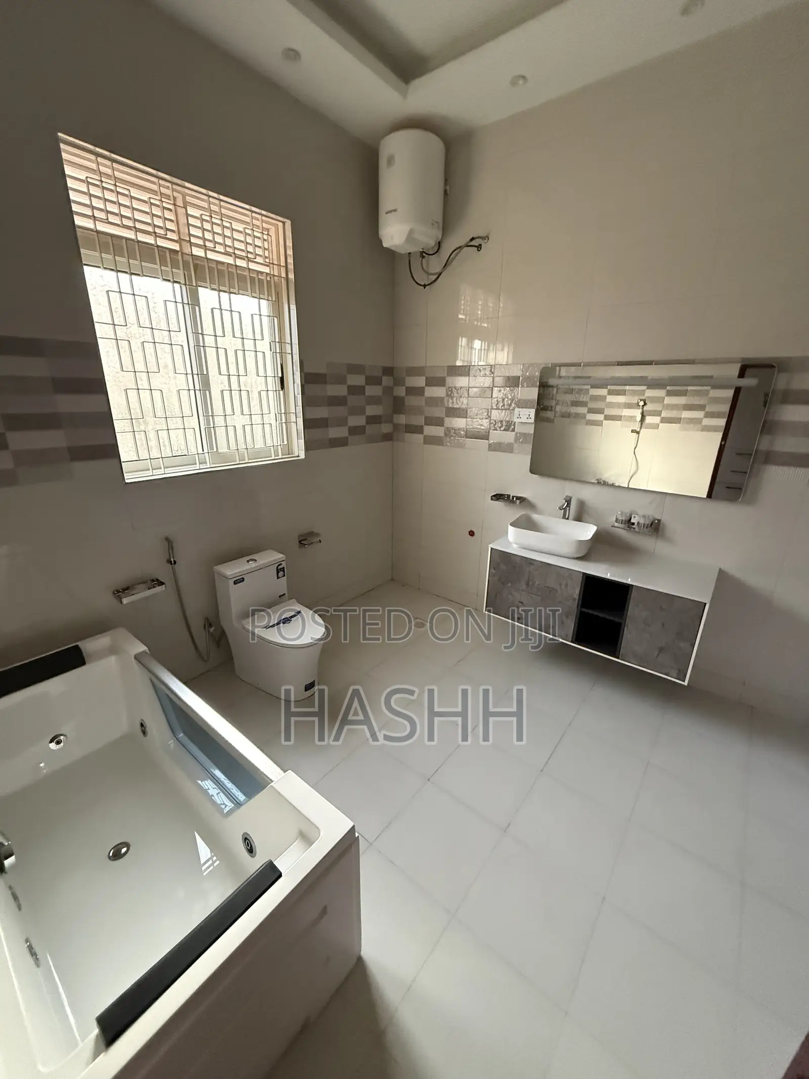 6bdrm House in Muyunyo, Central Division for sale