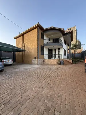 5bdrm House in Muyunyo, Central Division for sale