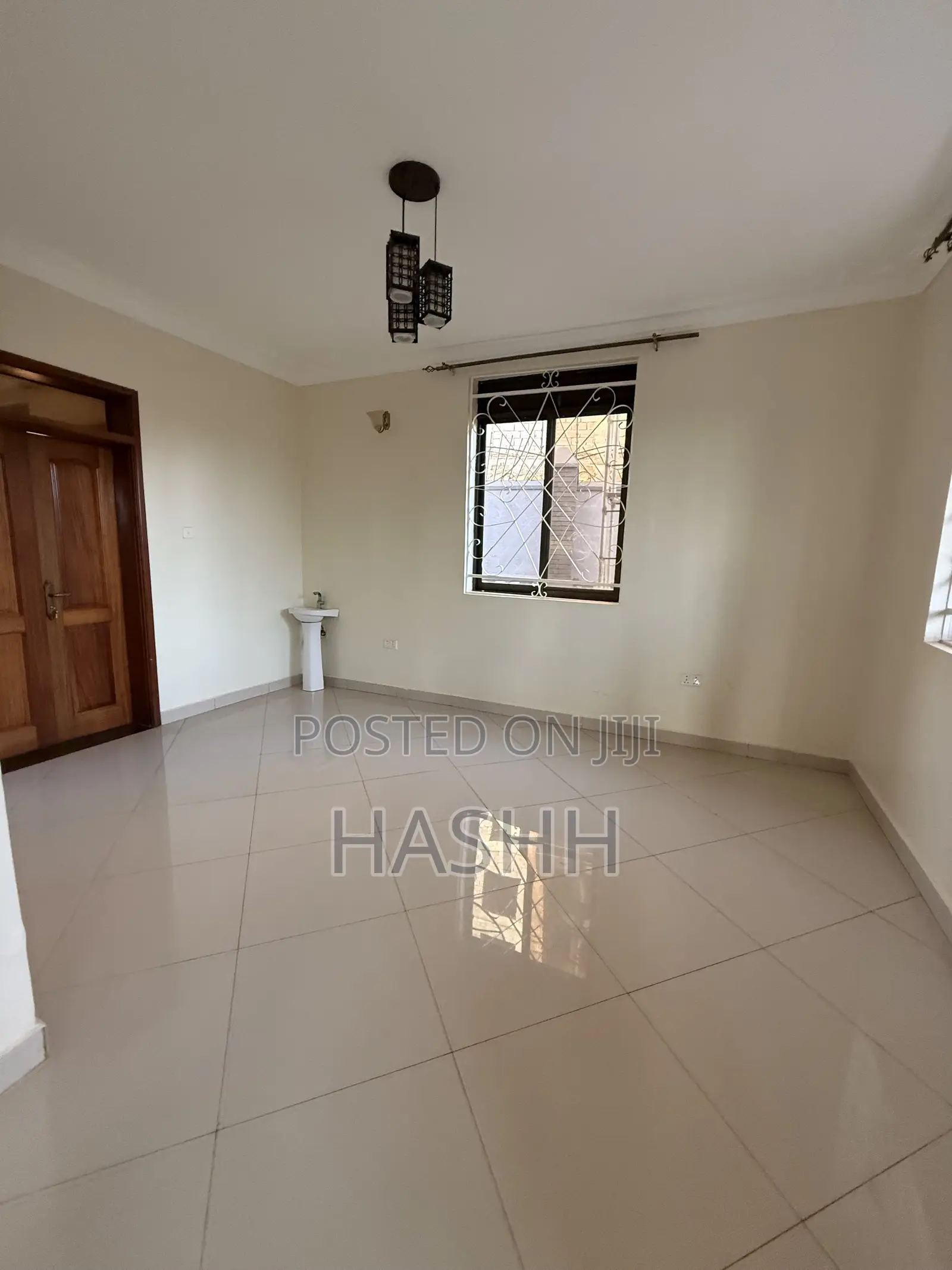 5bdrm House in Muyunyo, Central Division for sale