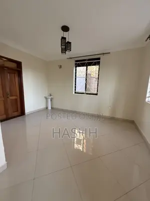 5bdrm House in Muyunyo, Central Division for sale