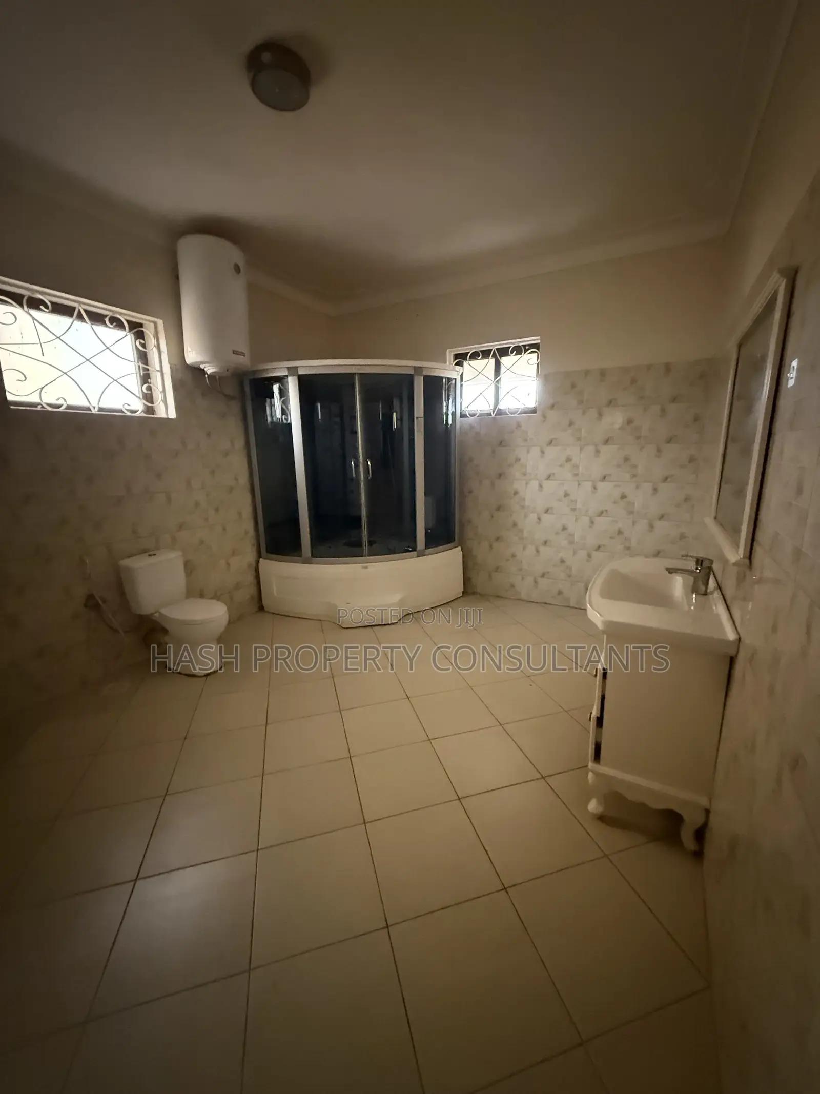 5bdrm House in Muyunyo, Central Division for sale