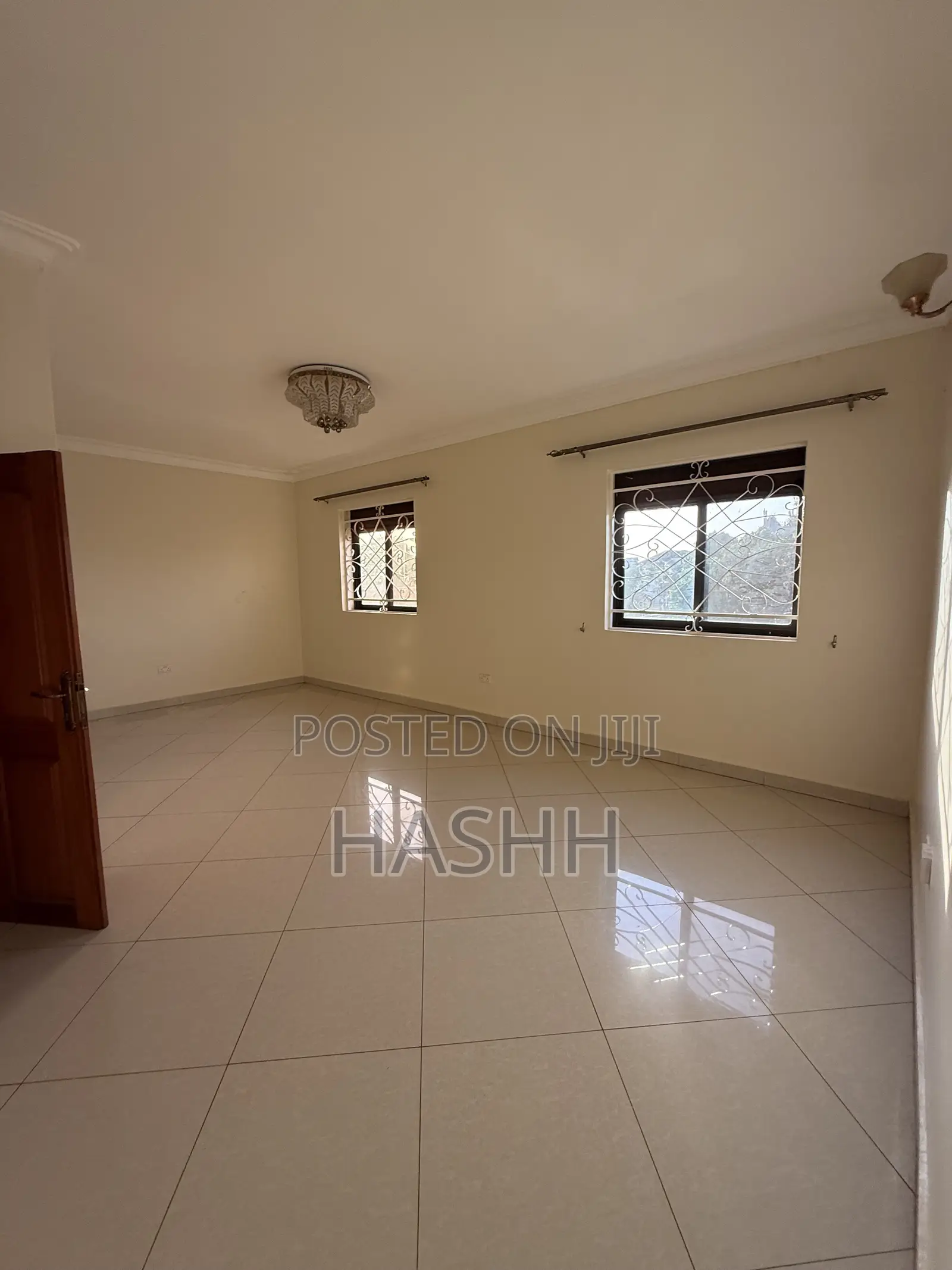 5bdrm House in Muyunyo, Central Division for sale