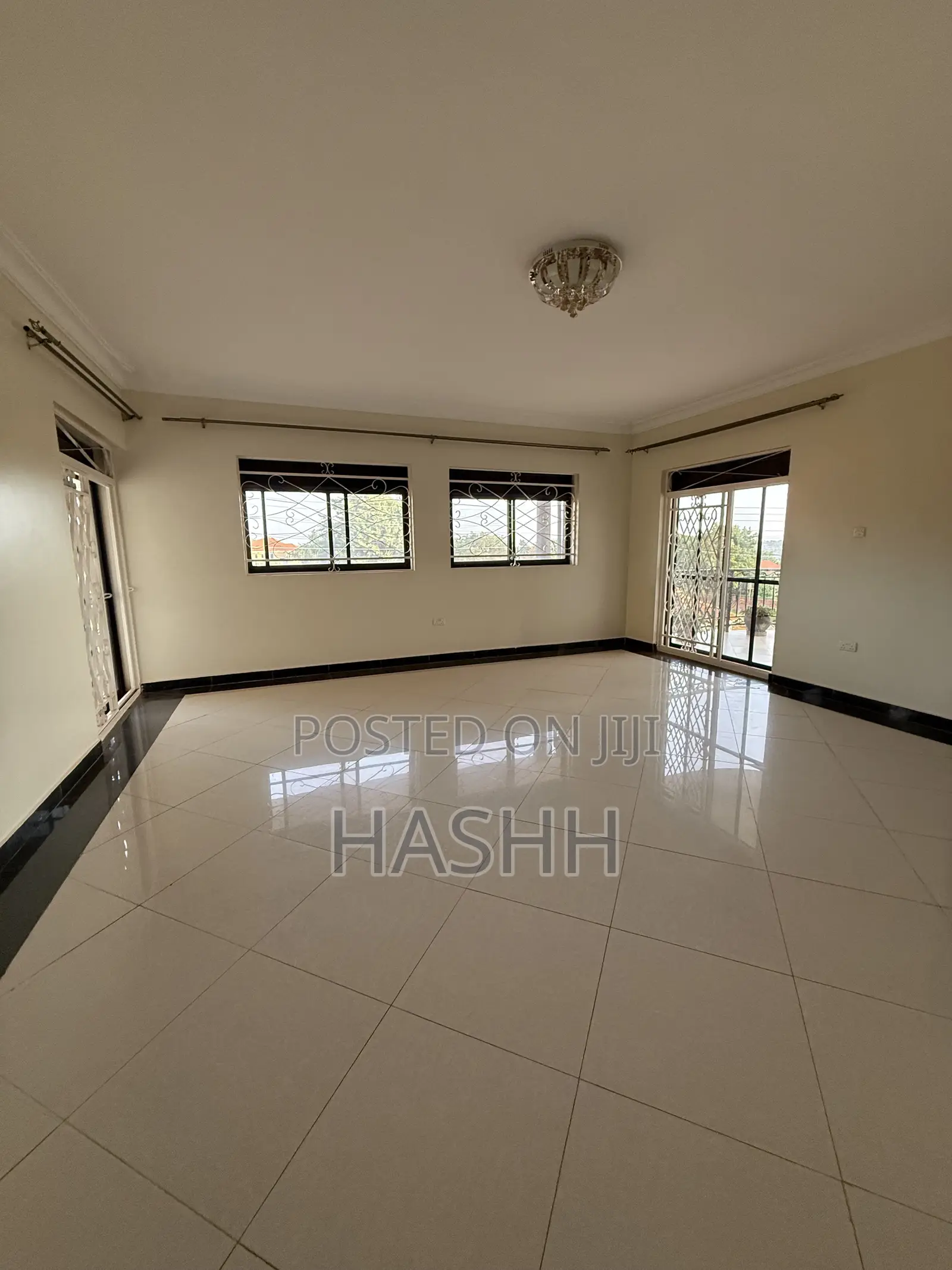 5bdrm House in Muyunyo, Central Division for sale