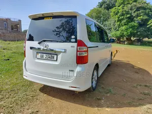 Toyota Noah 2012 White