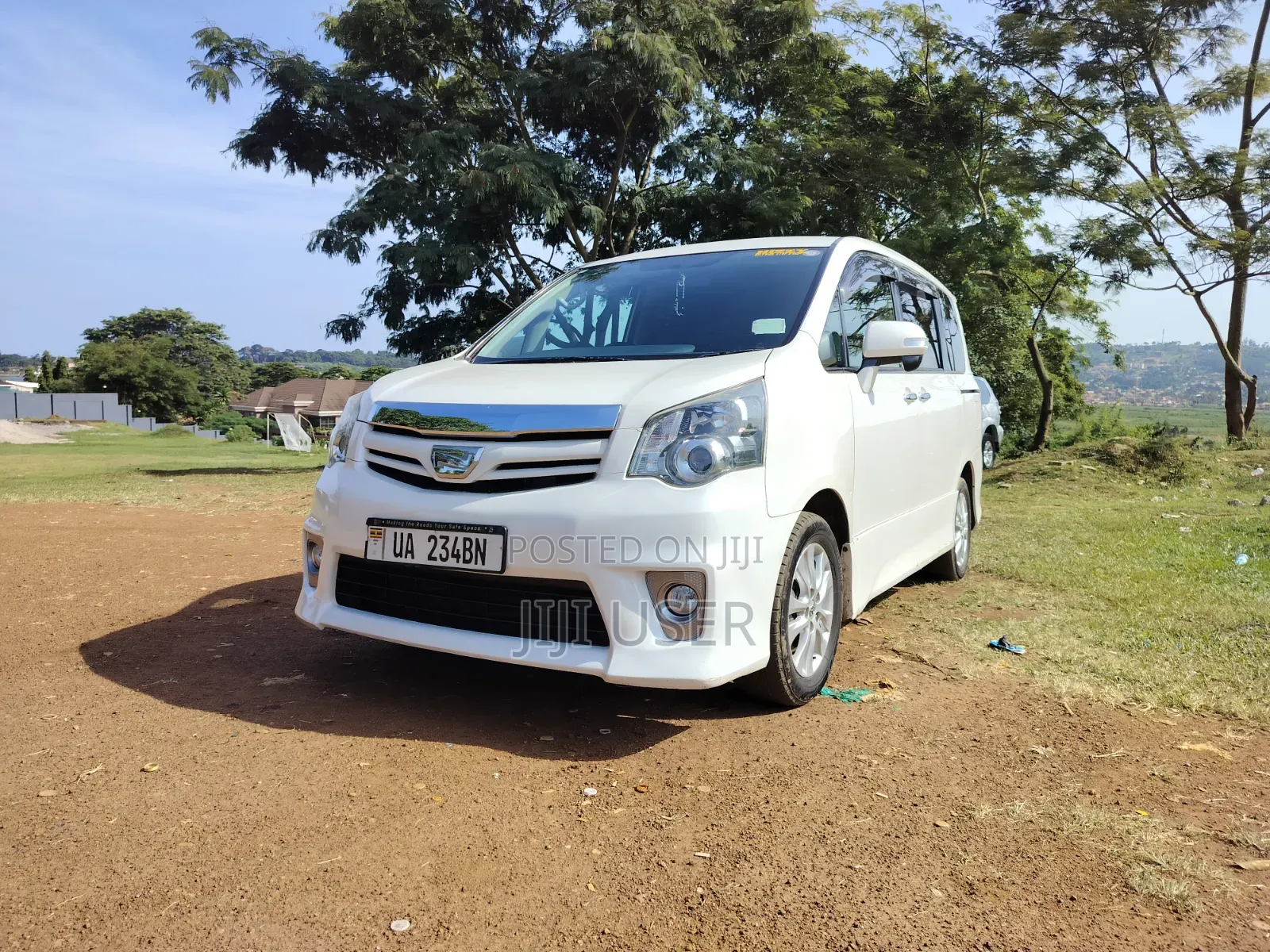 Toyota Noah 2012 White