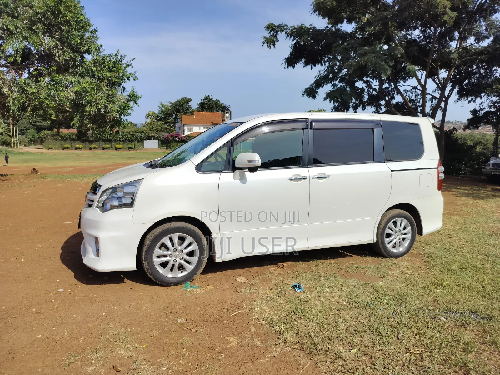 Toyota Noah 2012 White