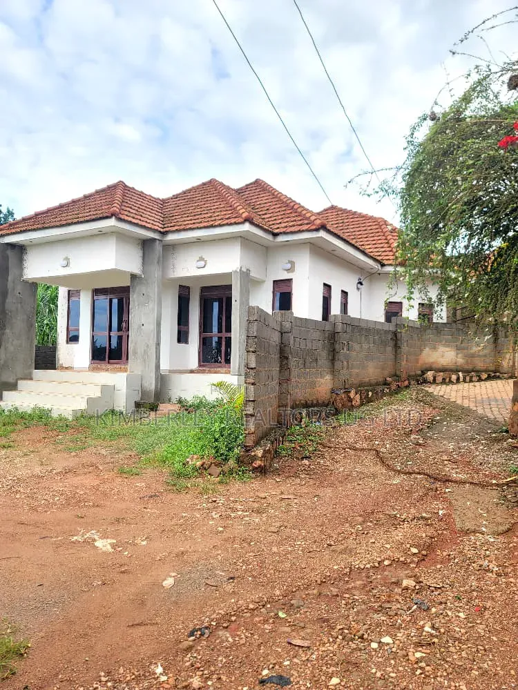 3bdrm House in Ssisa for sale