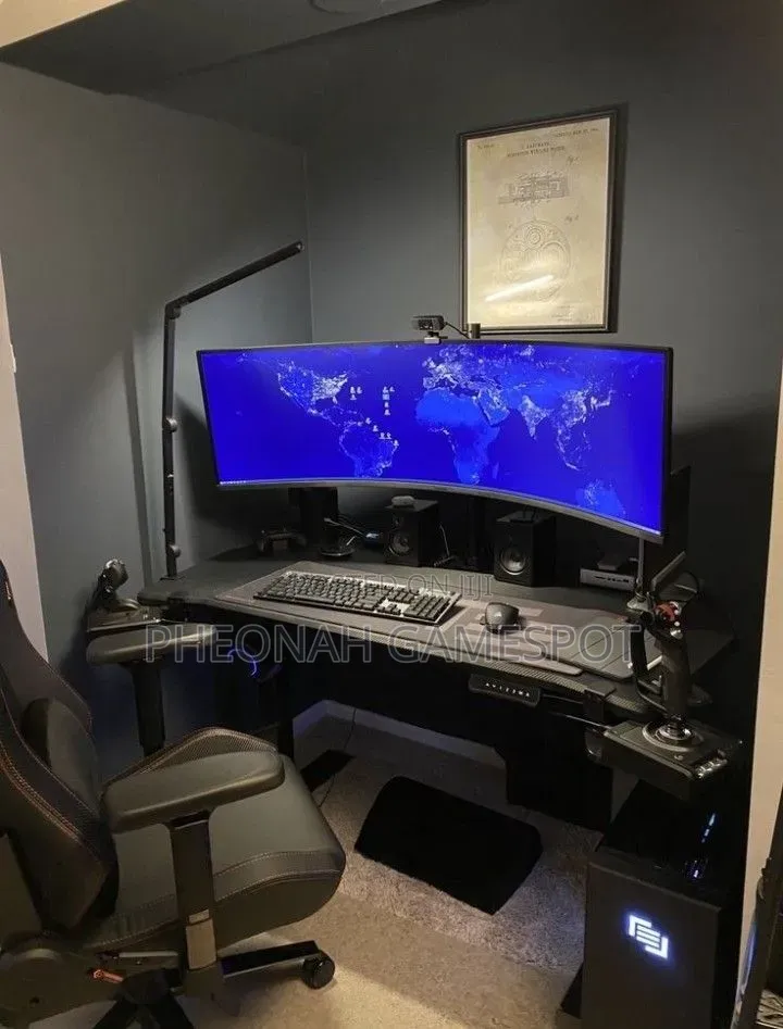 Brand New Samsung Curved Monitors: 120hz, Qled for Crypto Mining
