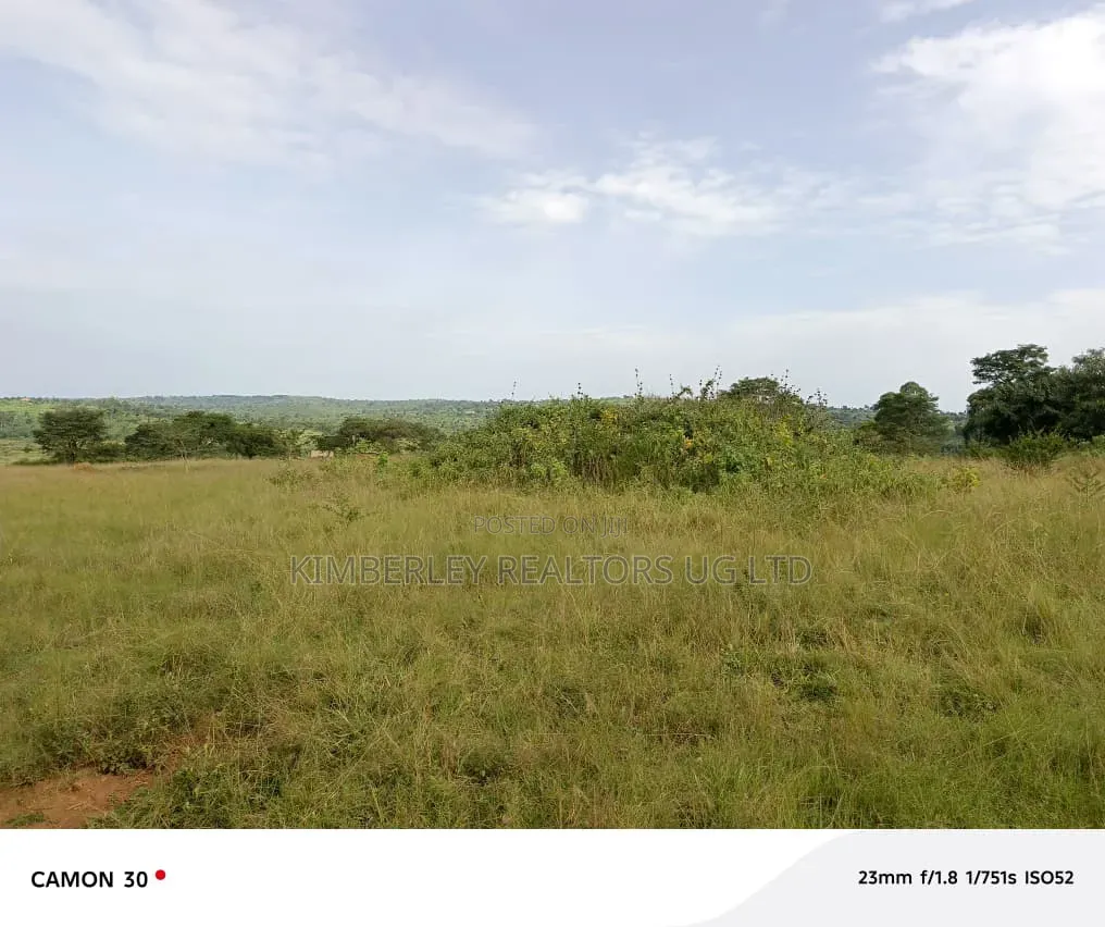 100×100 Plot – Lutaba (Entebbe Road) at 90m