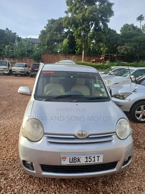 Toyota Sienta 1.5 FWD 2005 Silver