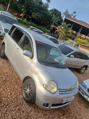 Toyota Sienta 1.5 FWD 2005 Silver