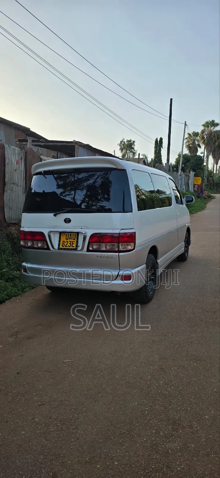 Toyota Regius 2002 White