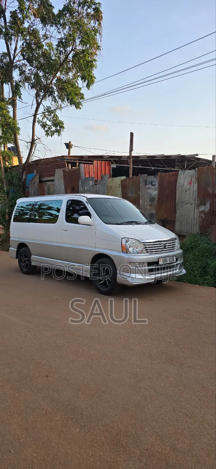 Toyota Regius 2002 White