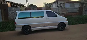 Toyota Regius 2002 White