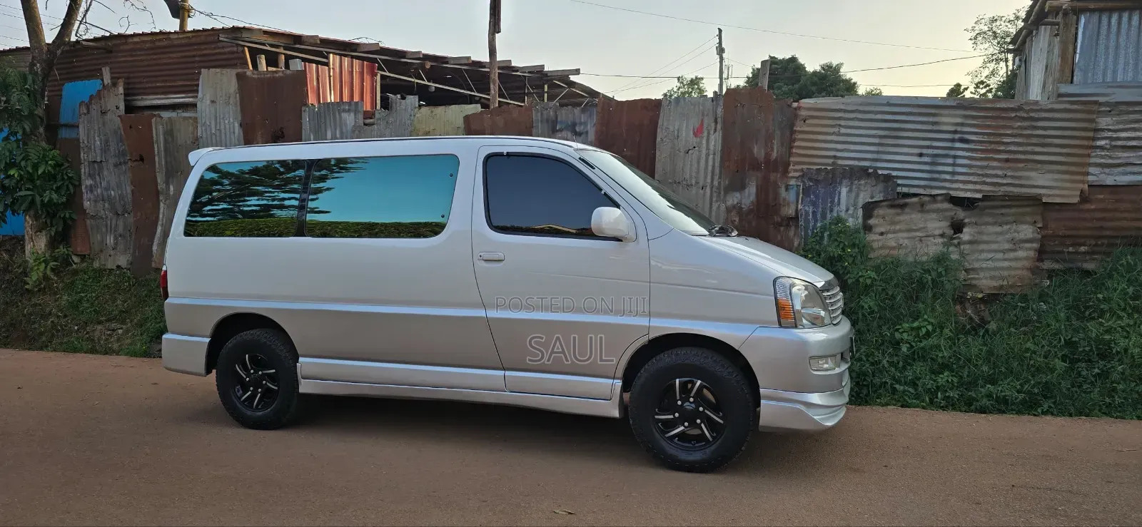 Toyota Regius 2002 White