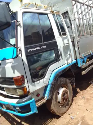 Isuzu Fuso Fighter Truck 1995 White