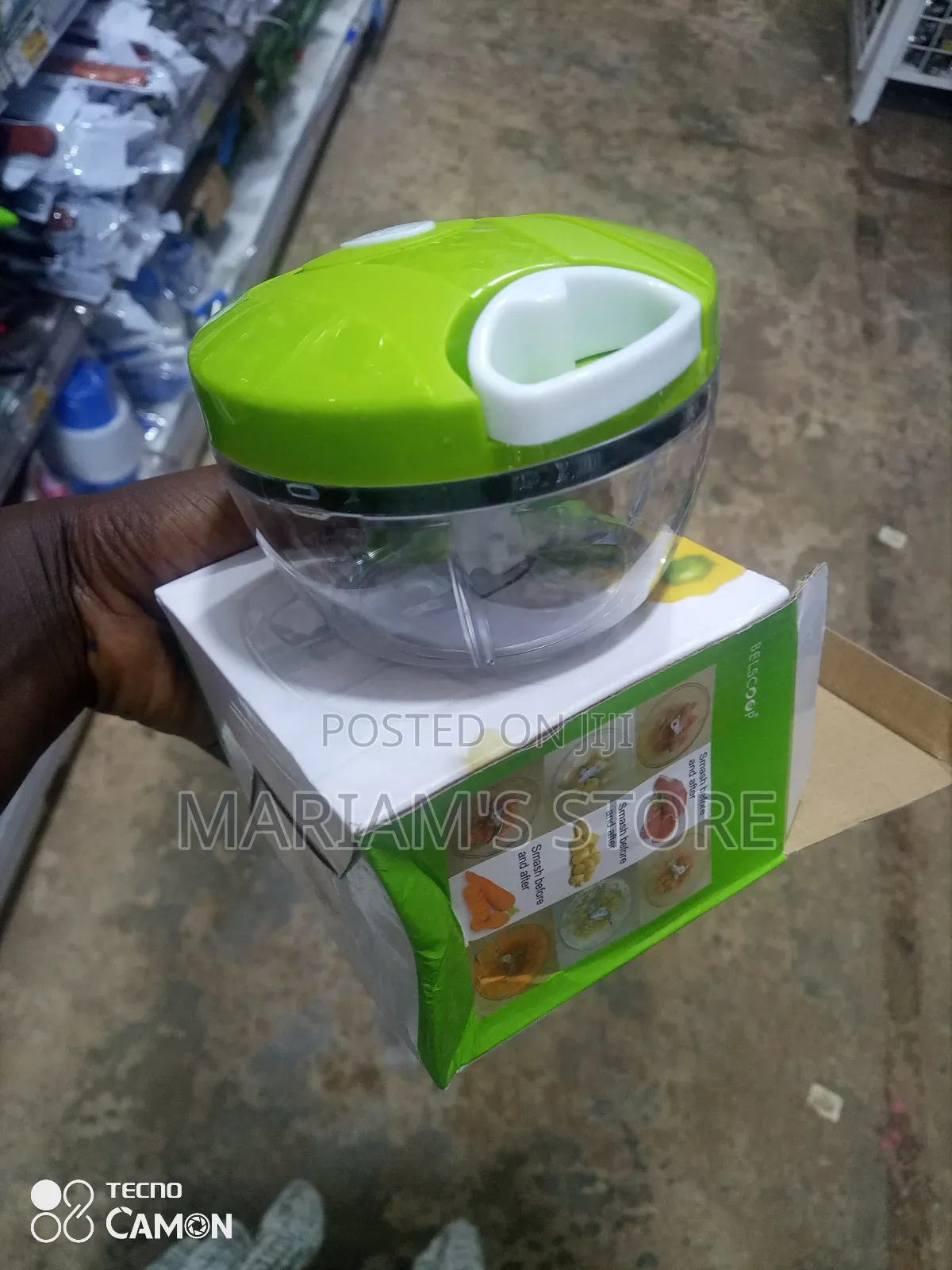 Hand-Pull Manual Food Chopper With a Green Lid and Transparent Bowl.]