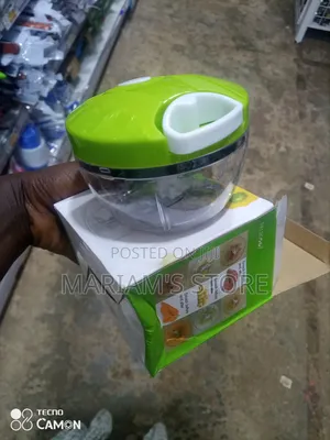 Hand-Pull Manual Food Chopper With a Green Lid and Transparent Bowl.]