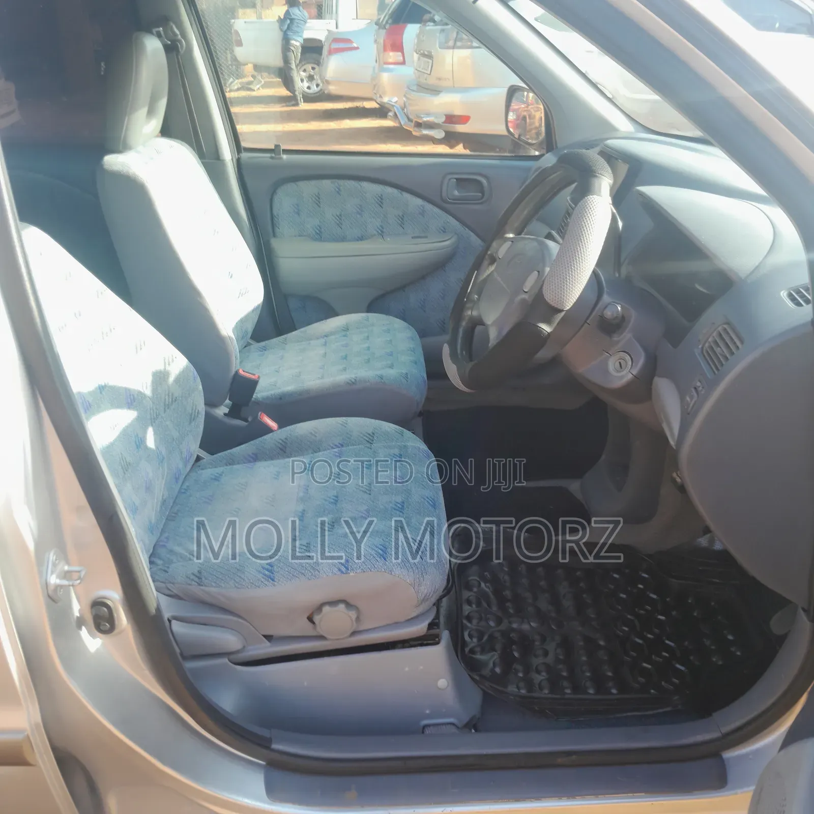 Toyota Raum 2003 Silver