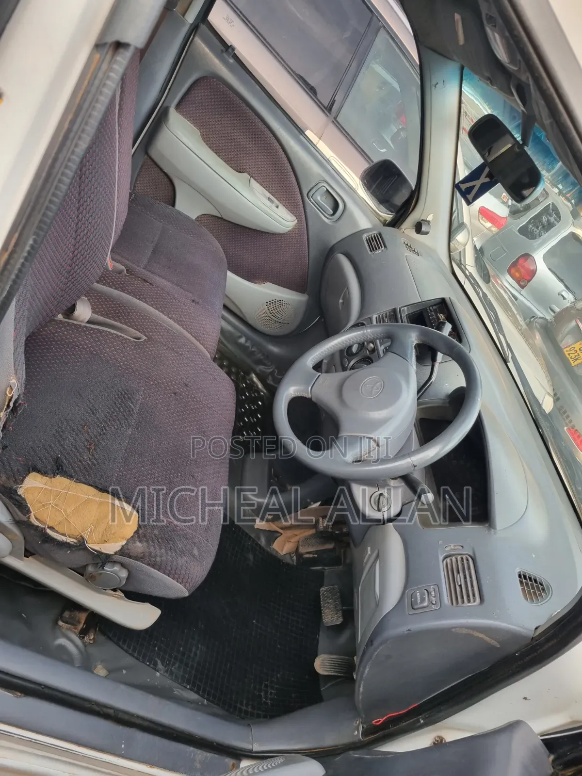 Toyota Raum 2000 White
