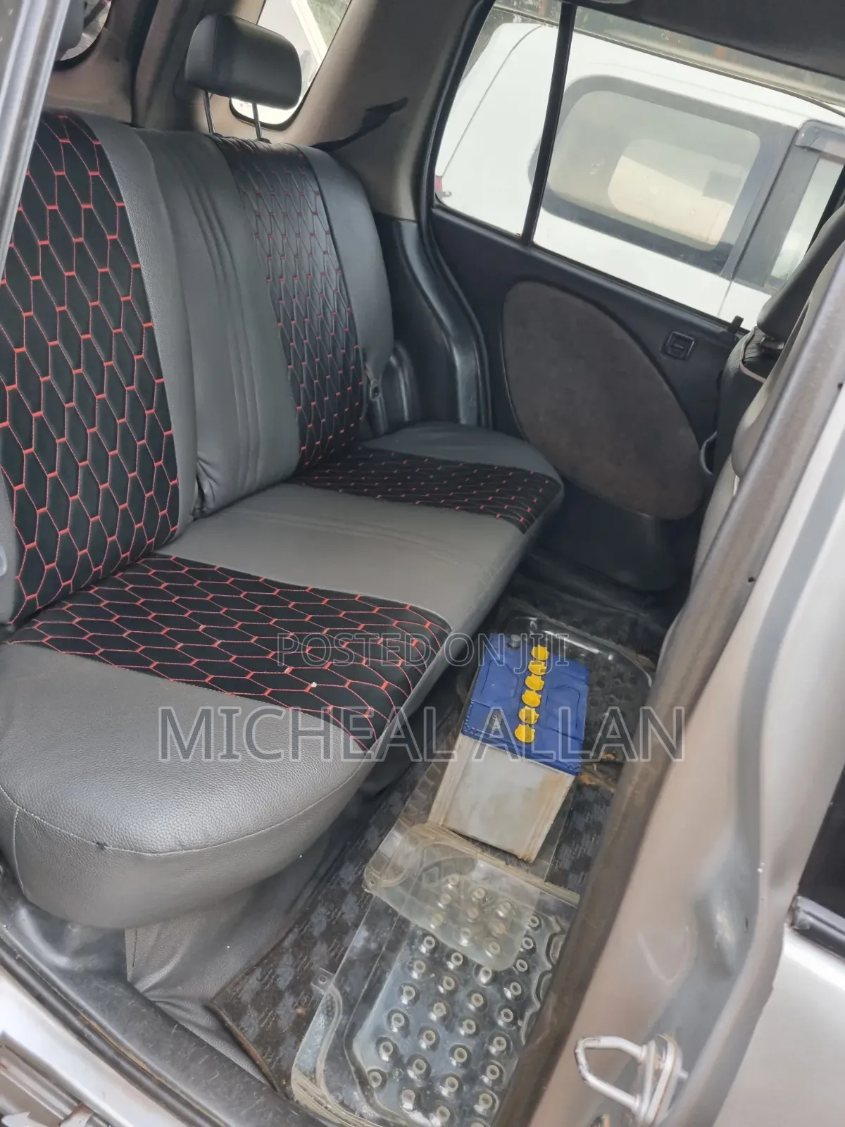 Toyota Raum 2000 Silver