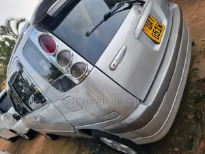 Toyota Raum 2000 Silver
