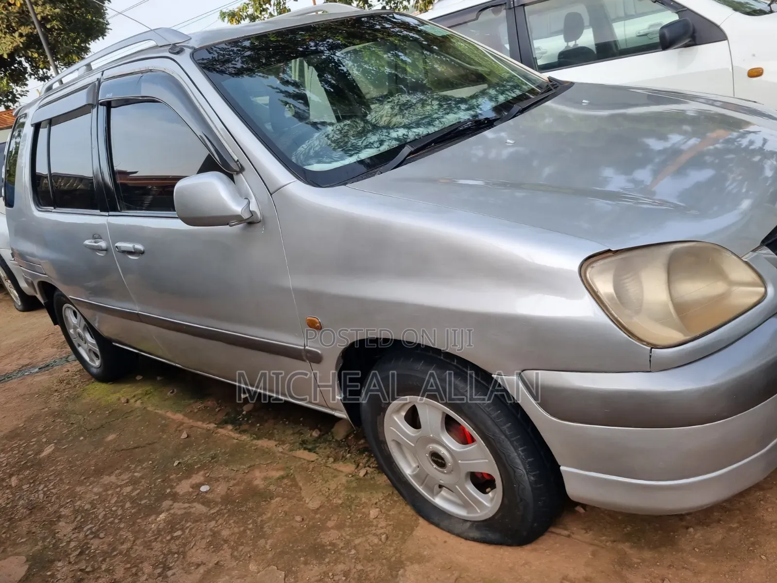Toyota Raum 2000 Silver