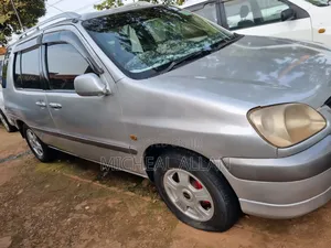 Toyota Raum 2000 Silver