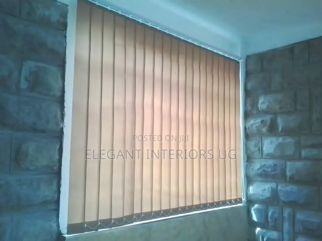 Corporate Office Blinds Per Square Meter Available