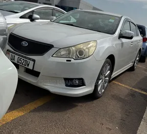 Subaru Legacy 2.5i Limited 2011 White