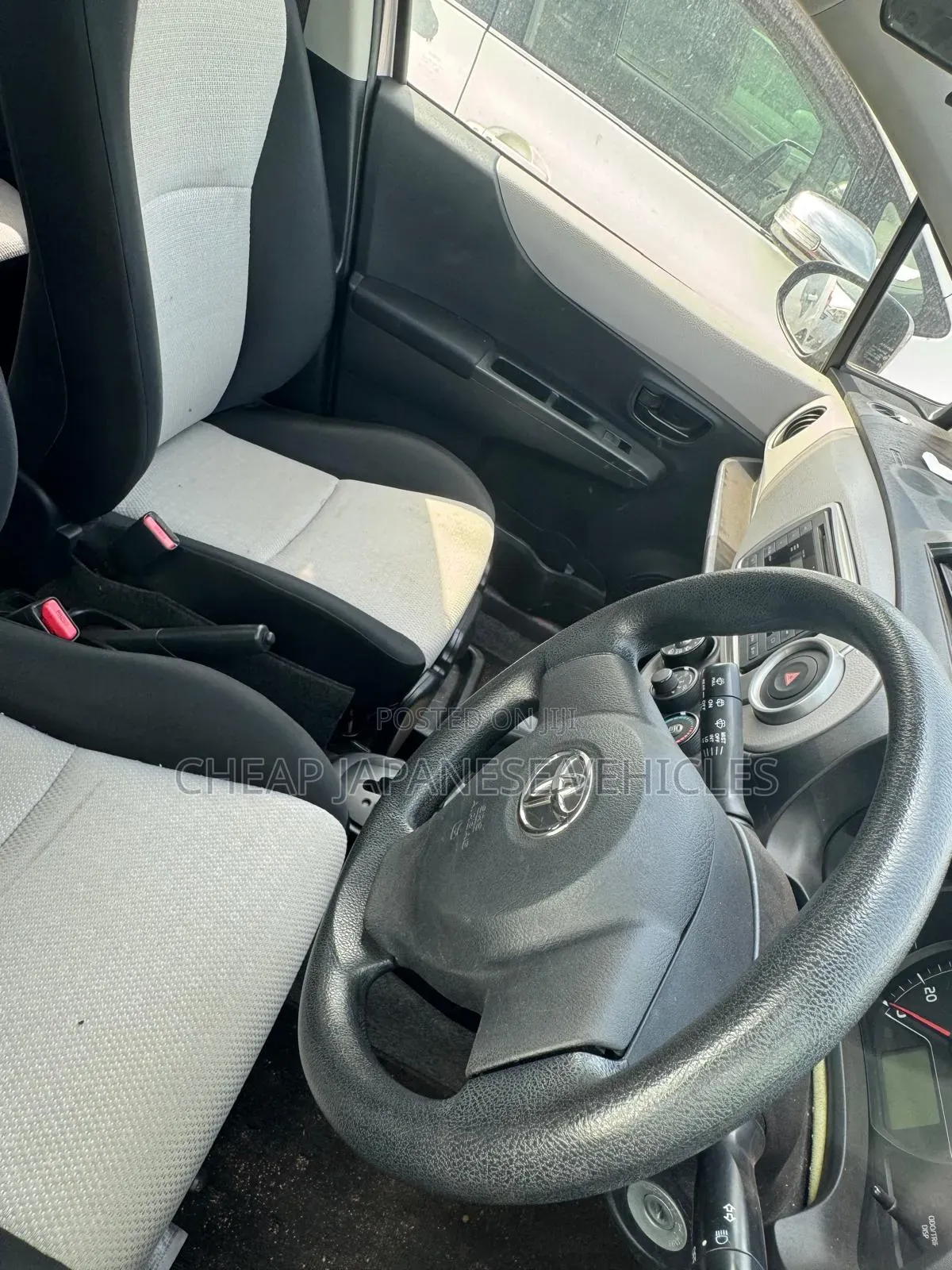 Toyota Vitz 1.0 FWD 5dr 2012 Pink