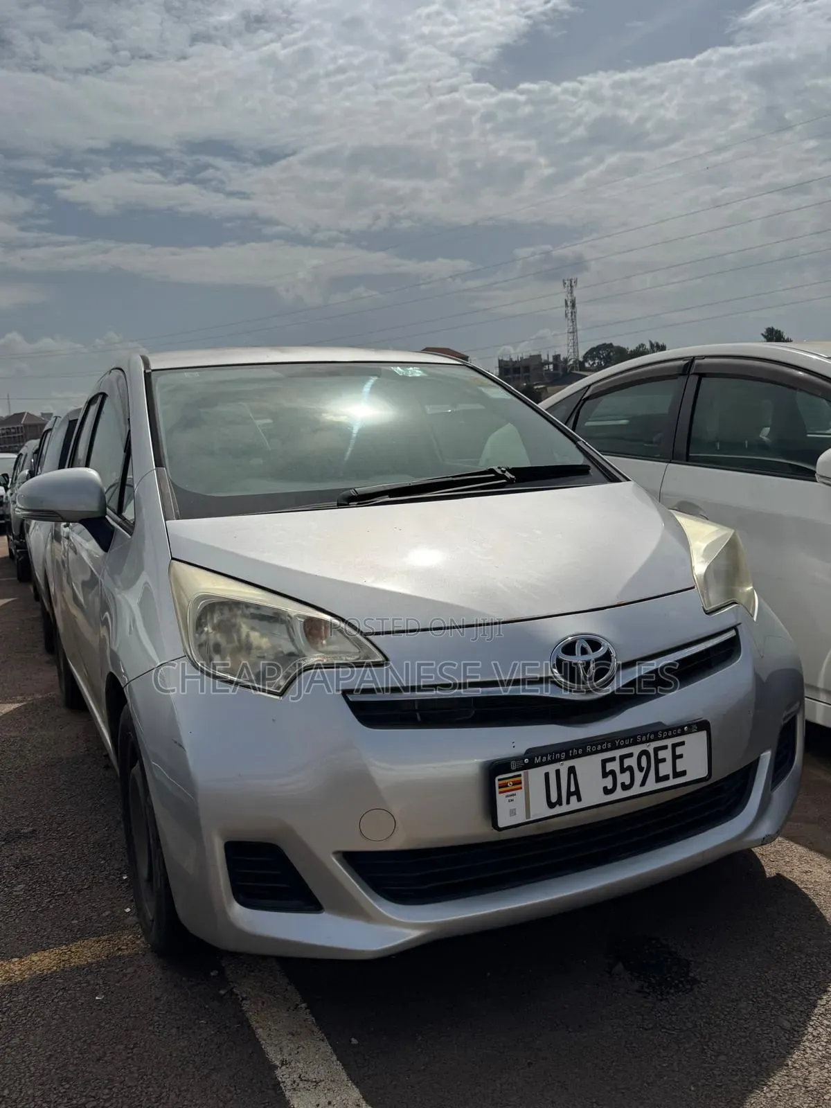 Toyota Ractis 1.5 FWD 2012 Silver