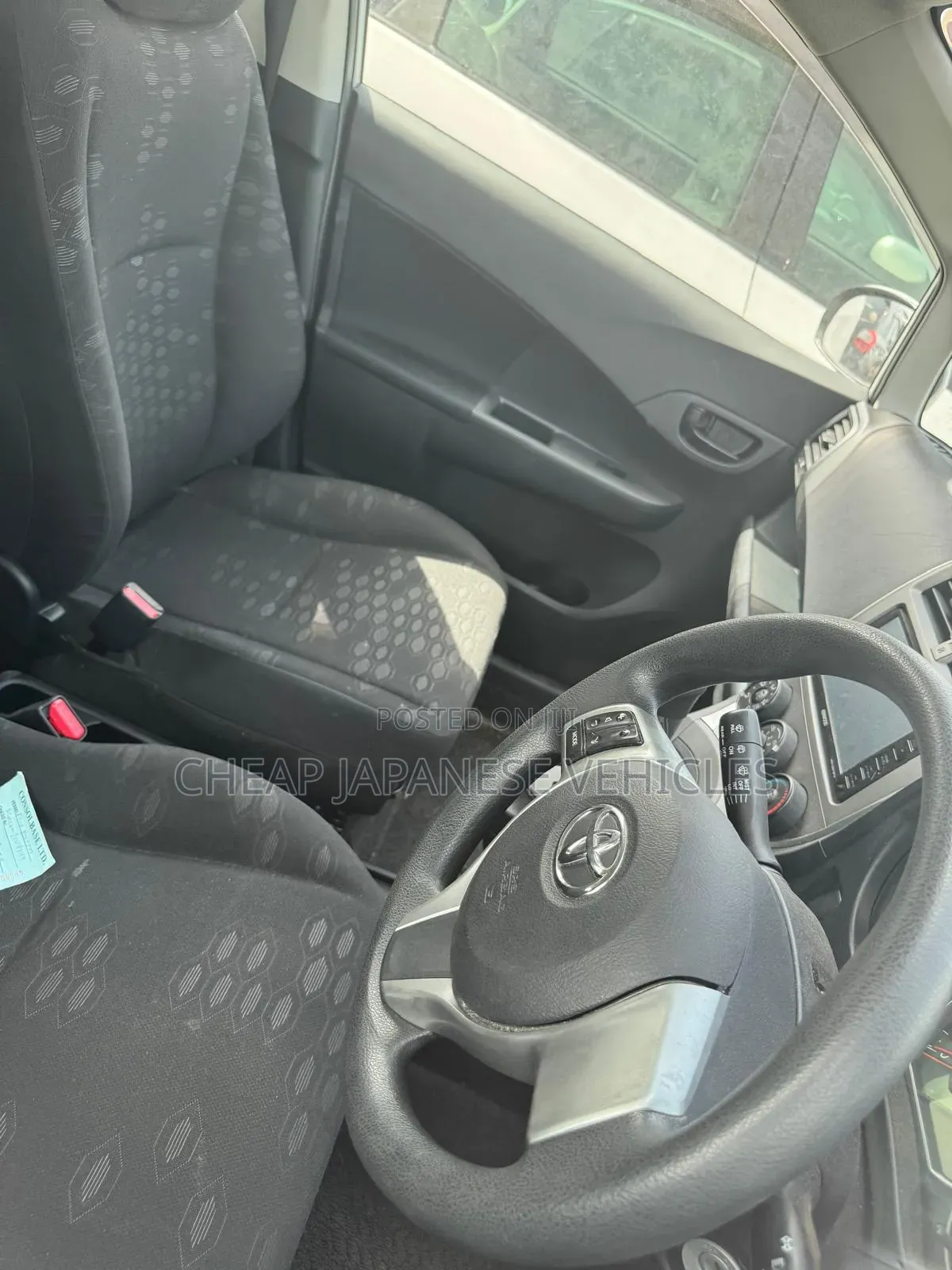 Toyota Ractis 1.5 FWD 2012 Silver