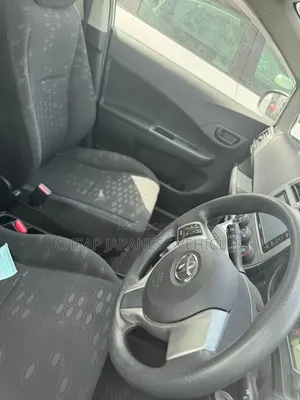 Toyota Ractis 1.5 FWD 2012 Silver