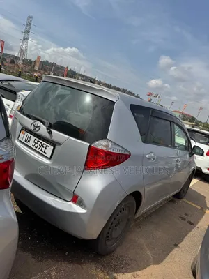 Toyota Ractis 1.5 FWD 2012 Silver