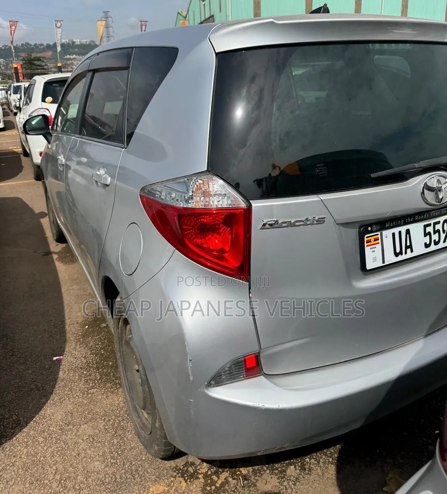 Toyota Ractis 1.5 FWD 2012 Silver