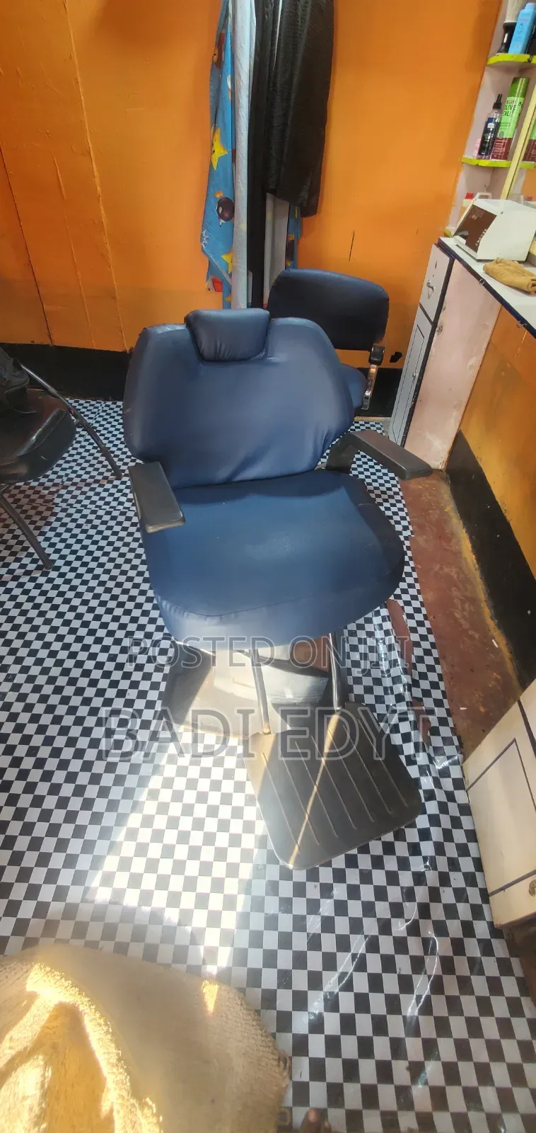 Saloon Seat
